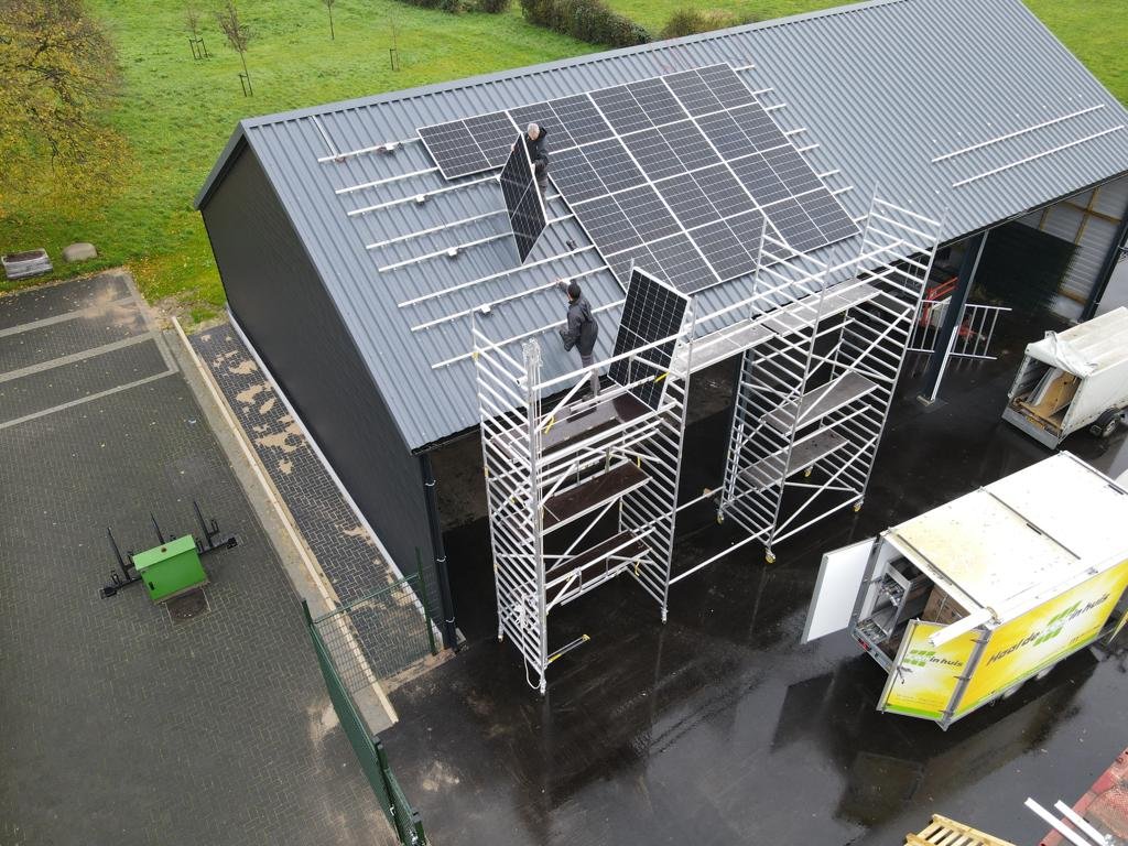 Mobile Aluminum Scaffolding with Solar Panel Lift System
